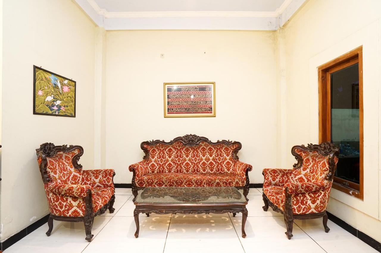 Kartika Syariah Homestay By Stayku Sorabaya Extérieur photo
