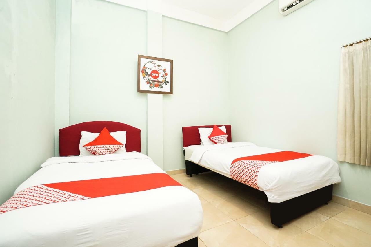 Kartika Syariah Homestay By Stayku Sorabaya Extérieur photo